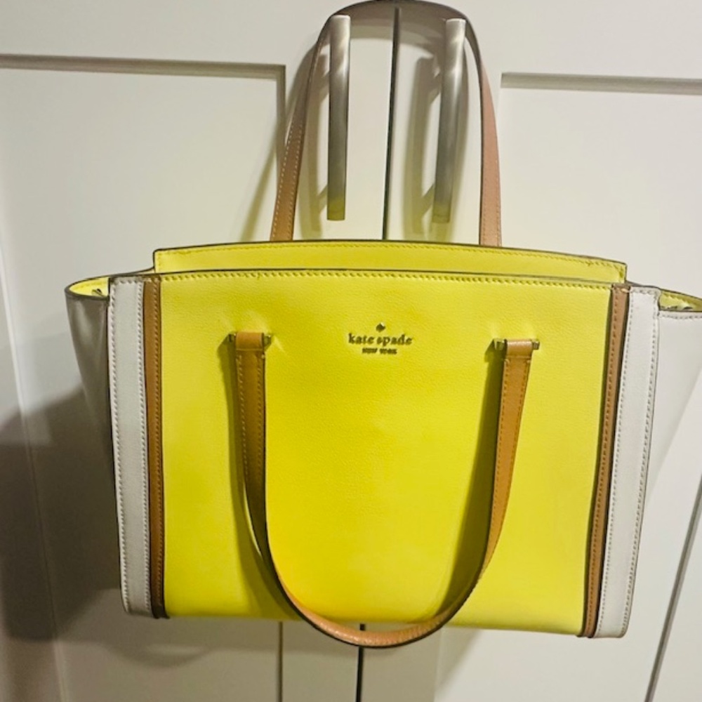 BRAND NEW NEVER USED - Kate Spade Lemon/White Brand New Pocket Bag
